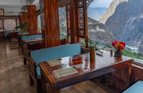 Hutiaoxia House | TIBET Guest house 虎跳峡卓玛客栈
