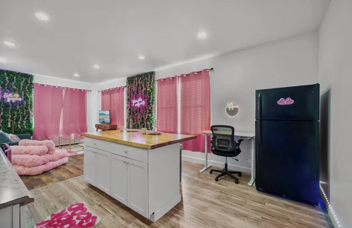 Marlinton Apartment | Tickled Pink – A Fun & Fabulous Stay!