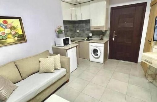 Ash Shumaysani Apartment | Tidy, central cozy apartment!