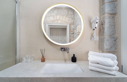 Old Town Hotel | Tifani Luxury Rooms 3