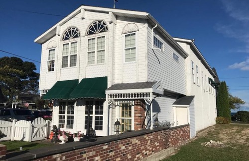 Mackinaw City Apartment | Tiffany's Premier Studio Vacation Rental Downtown Mackinaw City