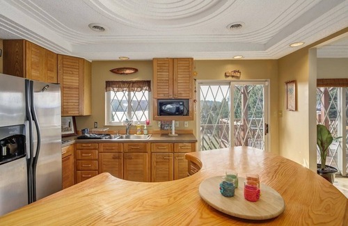 Mineral House | Tiki House, perfect large family getaway!