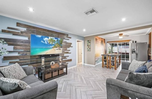 San Bernardino Villa | Tiki Hut Villa