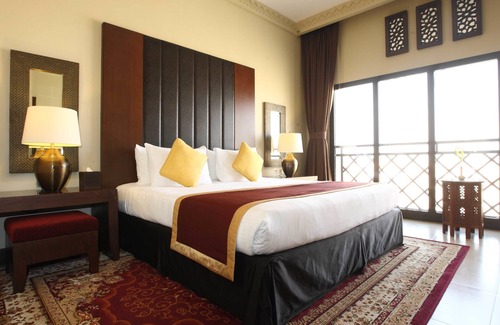 Madinat Zayed Hotel | Tilal Liwa Desert Retreat