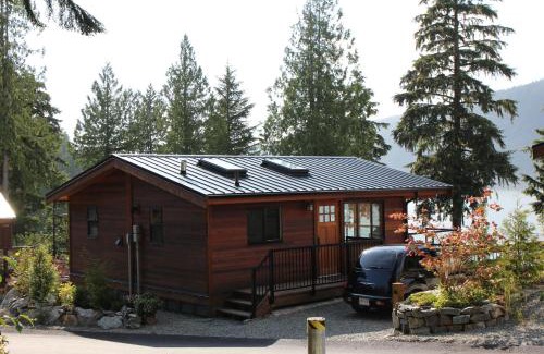 Port Renfrew Ski Chalet | Tilby's Rainbow Cottage