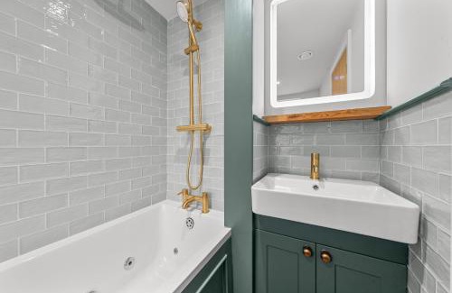 Knaresborough House | Tilly's Cosy Cottage Retreats - Viaduct Cottage