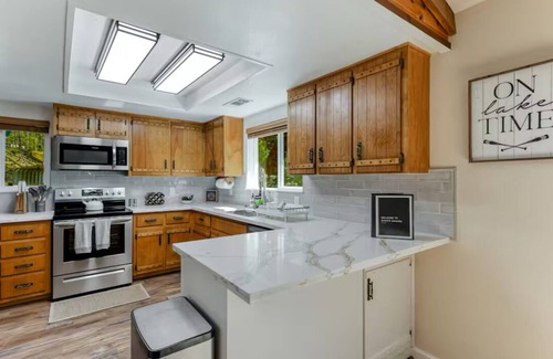 O'Brien House | Timber Lodge a Fully Furnished Home in a Tranquil Forest with Easy Lake Access!