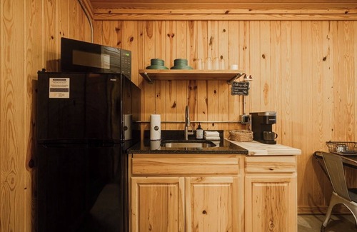 Amity Cabin | Timber Lodge Ranch - Studio 3