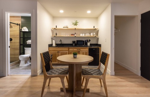 Pinetop Hotel | Timber Lodge