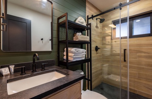 Pinetop Hotel | Timber Lodge