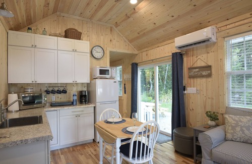 Durants Neck Cottage | Timber Tiny House~ Screen Porch~ Fire Pit~ Private Driveway~ Country Getaway