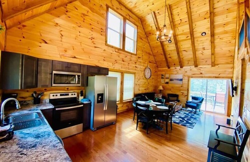 Rogers Cabin | Timberview Central RRG w/WiFi, Hot Tub, Fire Pit