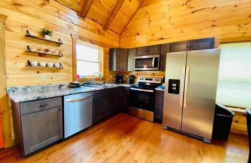 Rogers Cabin | Timberview Central RRG w/WiFi, Hot Tub, Fire Pit