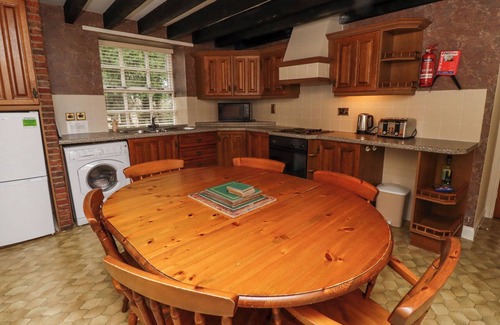Akeld Cottage | TIMBERWICK GREEN, pet friendly, with pool in Wooler