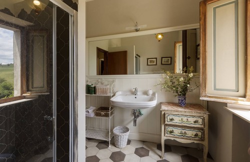 Poggibonsi Villa | Timeless elegance