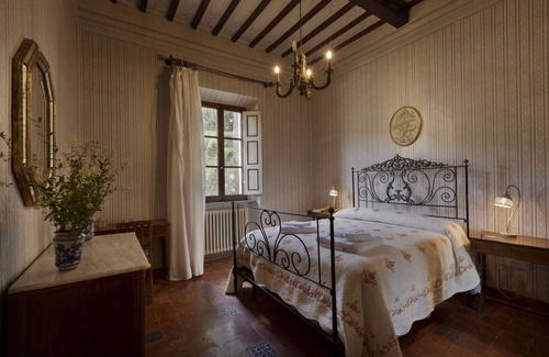 Poggibonsi Villa | Timeless elegance