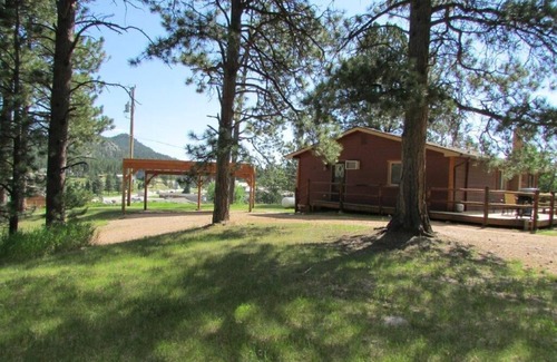 Hill City Cabin | Tin Mill Cottage on a quiet wooded lot, walking distance to downtown!