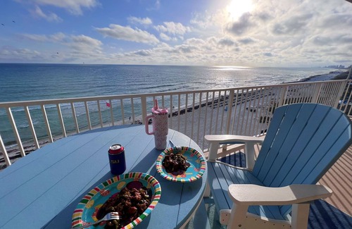 Lower Grand Lagoon Condo | Tina's Treasure Island Luxury Beach Condo-3BR 6th Flr-Free Beach Chairs/Umbrella
