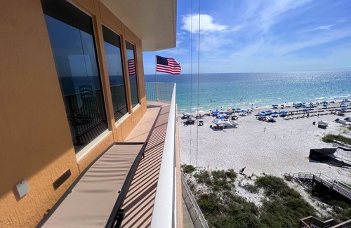 Lower Grand Lagoon Condo | Tina's Treasure Island Luxury Beach Condo-3BR 6th Flr-Free Beach Chairs/Umbrella