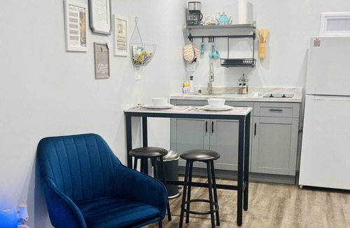 Lake Worth House | Tiny Apt 6 miles from PBI Airport w/free wifi & parking/ Full Bed