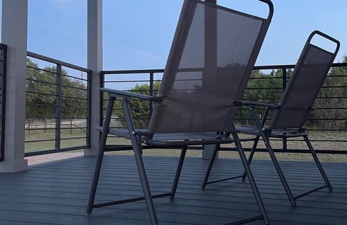 Lampasas House | Tiny Home- Dog Friendly, Gated Yard