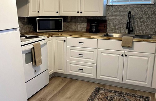 South Pensacola House | Tiny Home In Pensacola , Near Baptist Hospital/HCA/Ascension Sacred/& PCC