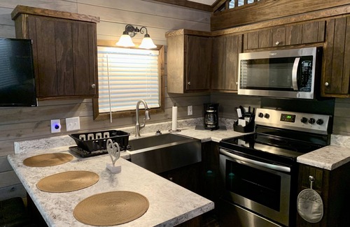 Blairsville Cabin | Tiny Home only 1 mile to Vogel State Park! Wandering Wood at the Reece Farm Vlg