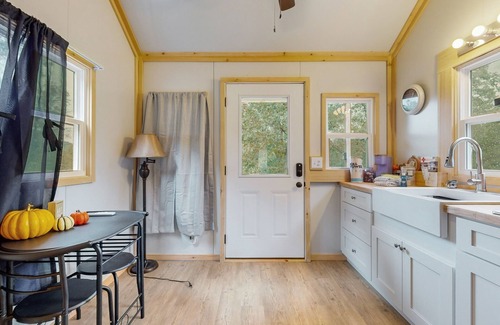 Maynardville Apartment | Tiny home studio with kitchenette, grill and front porch