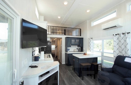 Hamilton Cabin | Tiny Home with AC in charming Hamilton