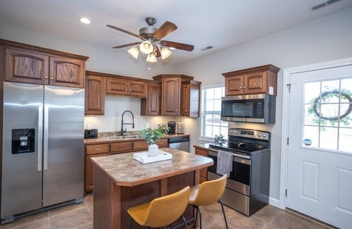 Waynesville Apartment | Tiny Home with Hot Tub Near Ft. Leonard Wood!