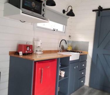 Golondrinas Apartment | Tiny House a metros del Lago Nahuel Huapi para 2 personas