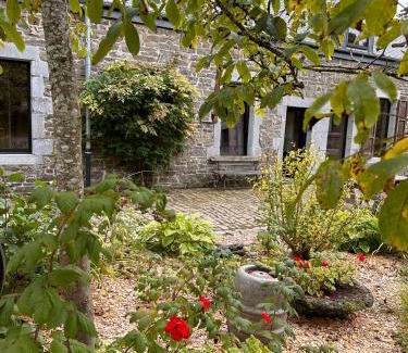 Vireux-Wallerand House | Tiny House dans les Bois Une Évasion Cozy pour Deux !