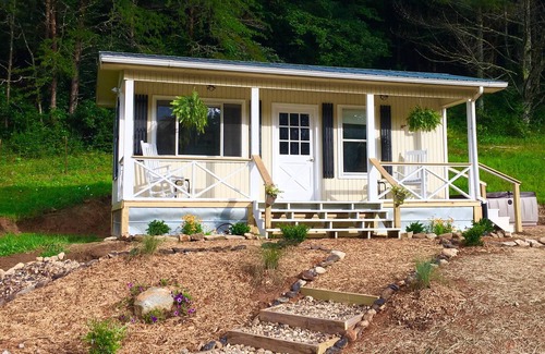 Clayton House | Tiny House in the Mountains- waterfall, jacuzzi and stunning farm views