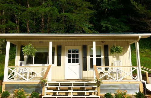 Clayton House | Tiny House in the Mountains- waterfall, jacuzzi and stunning farm views
