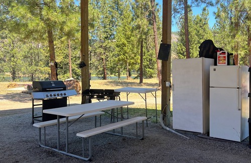 Evans Cabin | Tiny House Lake Roosevelt