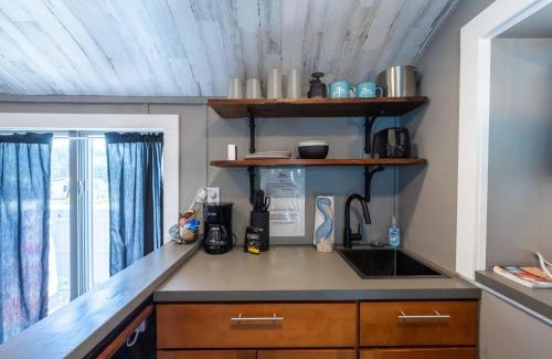 Sarasota House | Tiny House Pirate Ship - Sleeps 2 near Siesta Key beach