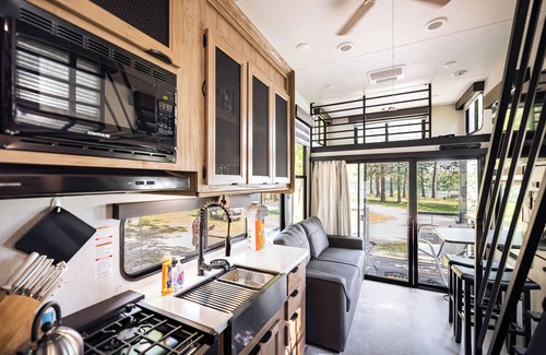 Nevis House | Tiny RV Escape with Stunning Lake Views, AC, WiFi