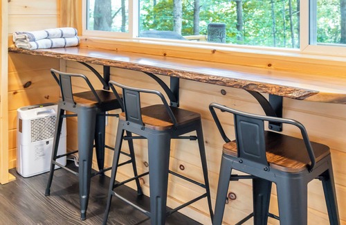 Todd Apartment | Tiny Sustainer-Hot Tub, Fire Table, Romantic Oasis