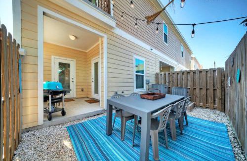 Port Aransas House | Tipsy Starfish by AvantStay Resort PoolBy Beach