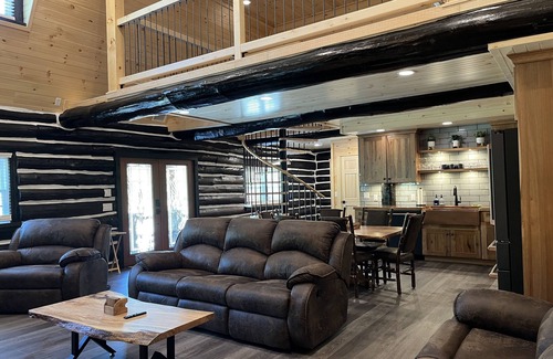 Tipton Cabin | Tipton Run Lodge: Luxurious Log Cabin with Private Pond!