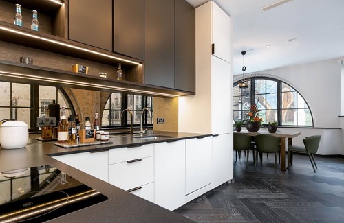 Soho Apartment | TiPToP Oxford St! Family+Couples Unique Chill Design Haven