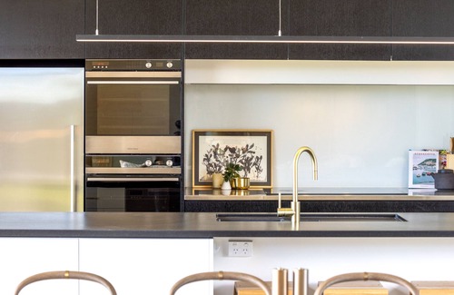 Ostend House | TIROHANGA LUXURY | Coast & Country |