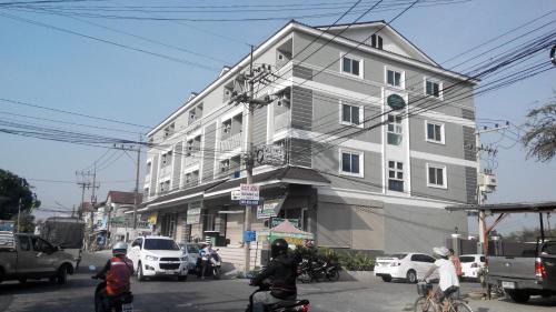 Rangsit Hotel | Tisaraporn Resident