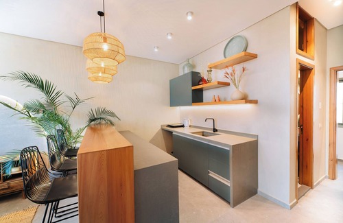 Batroun Apartment | Titans A Guesthouse - Batroun Souks