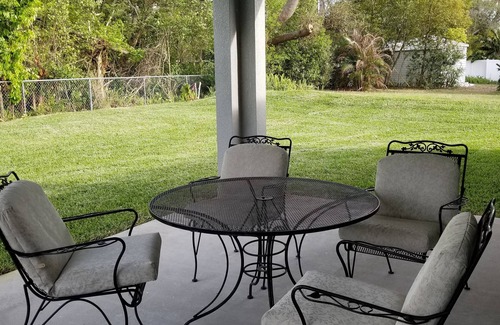 Titusville House | Titusville's Casi Casa - Centrally located in quiet Neighborhood
