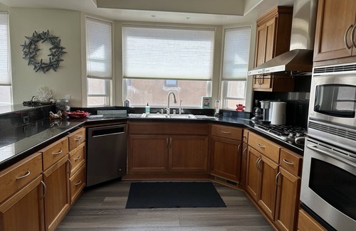 Opal Cliffs House | Toes in the Sand-The 25th Beach Retreat with hot tub!