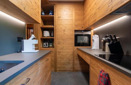 Cortina d'Ampezzo Apartment | Tofane View Apartment with Terrace R&R