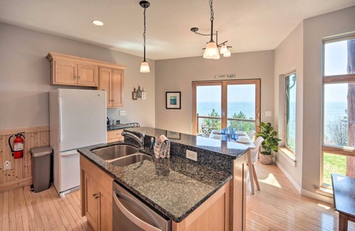 Tofte Villa | Tofte Superior Lakefront 2BR | Beach Access | Near Lutsen | Hiking | EV Charger