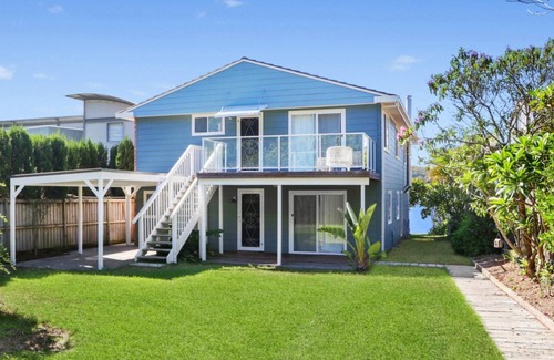 Wagstaffe House | 'Tofua - Absolute Waterfront' by Accom Holidays