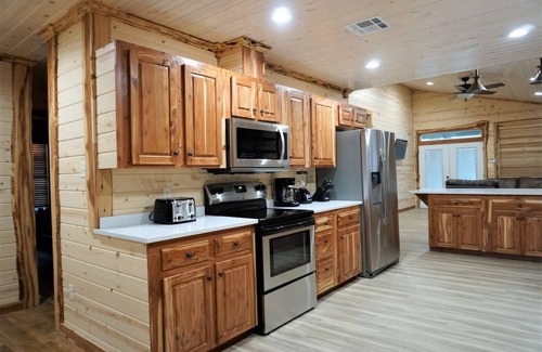 Negreet House | Toledo Queen Lakefront Custom 4 BR Home, Boathouse, Boat Ramp & Beautiful Views.